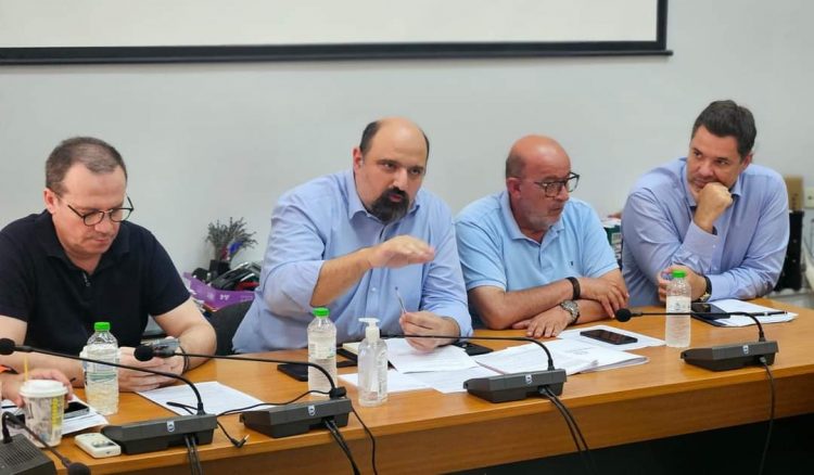 Συνάντηση ενημέρωσης στο δημαρχείο από τον Τριαντόπουλο για τις μικρής κλίμακας επισκευές και την κρατική αρωγή