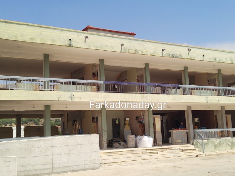 Με αμείωτους ρυθμούς οι εργασίες στο Γυμνάσιο και ΕΠΑΛ Φαρκαδόνας 
