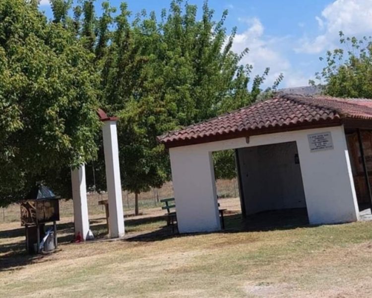 Πανηγυρίζει το ξωκλήσι της Παναγίας στη Φαρκαδόνα