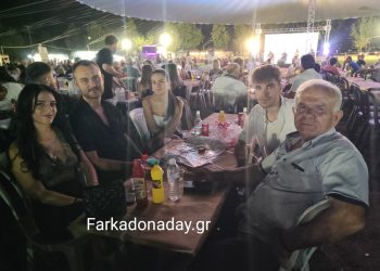 Ο πρόεδρος της καρδιάς μας διασκέδασε στο Παζαράκι της Φαρκαδόνας με τα εγγόνια του!!