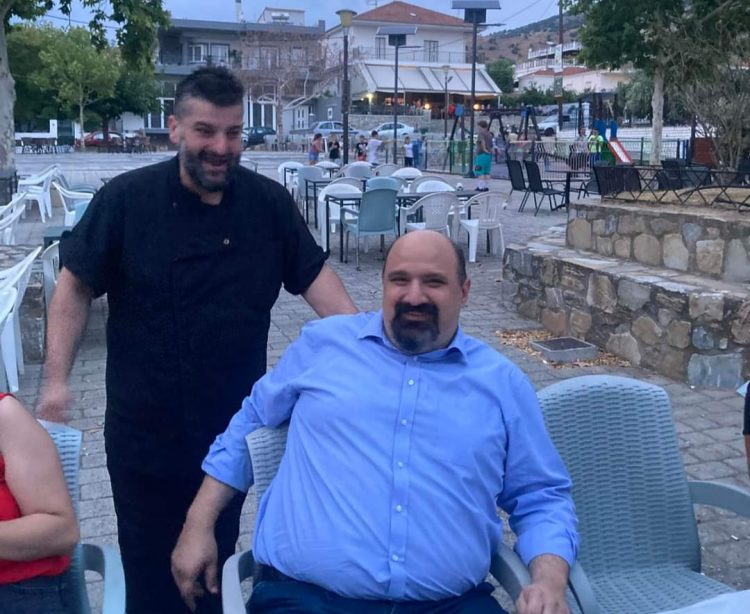 Και ο Τριαντόπουλος στηρίζει τα “παγκοσμίου φήμης λουκάνικα Sexy Butcher”