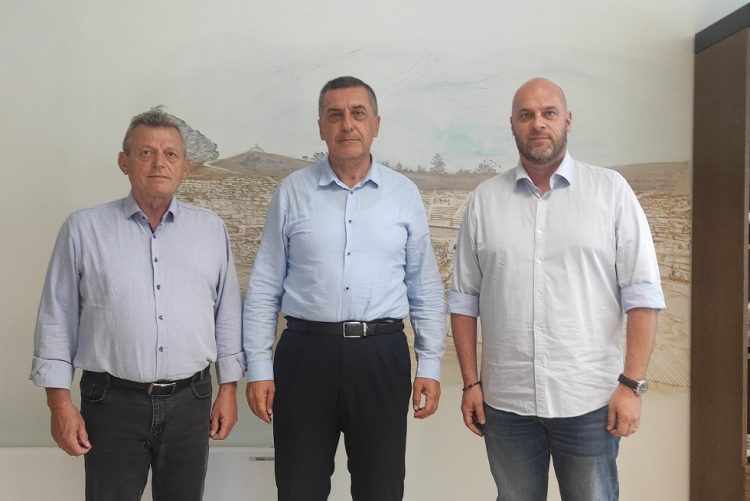 Ο Παπανδρέου άμισθος Σύμβουλος Εθελοντισμού και Συντονιστής των  Εθελοντικών Ομάδων Πολιτικής Προστασίας
