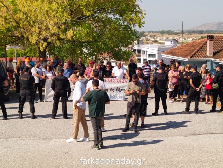 Η άλλη όψη της επίσκεψης Μητσοτάκη στην Φαρκαδόνα που δεν έδειξαν τα κανάλια (βίντεο)