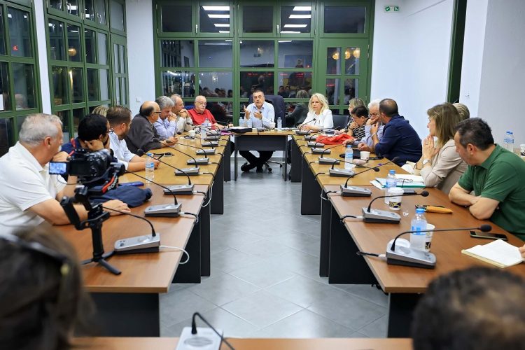 Μετά την Φαρκαδόνα ο Κουρέτας εξήγγειλε κολυμβητήριο και στη Σκόπελο
