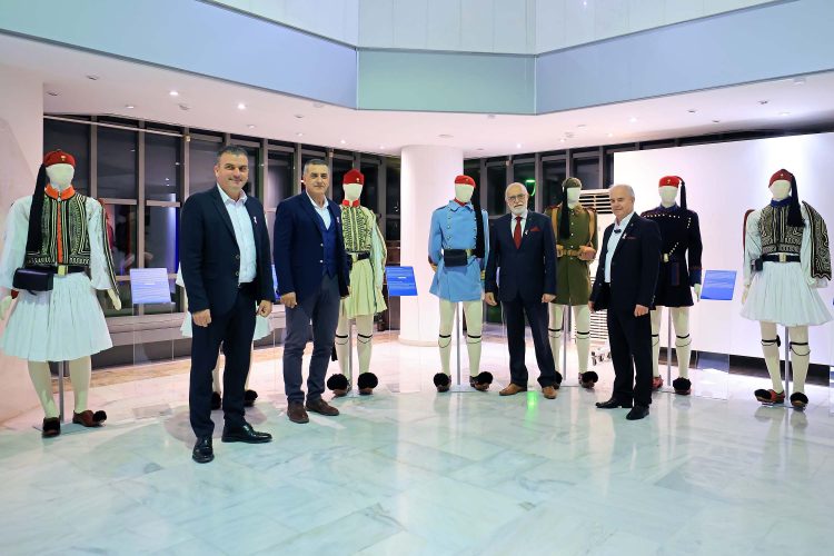 Εγκαινιάστηκε έκθεση με τίτλο: «Στολές Ευζώνων από το 1821 έως σήμερα»