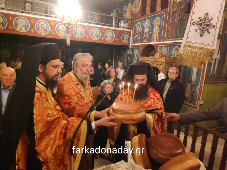O Πανηγυρικός Εσπερινός των Αγίων Αναργύρων στον Πετρόπορο