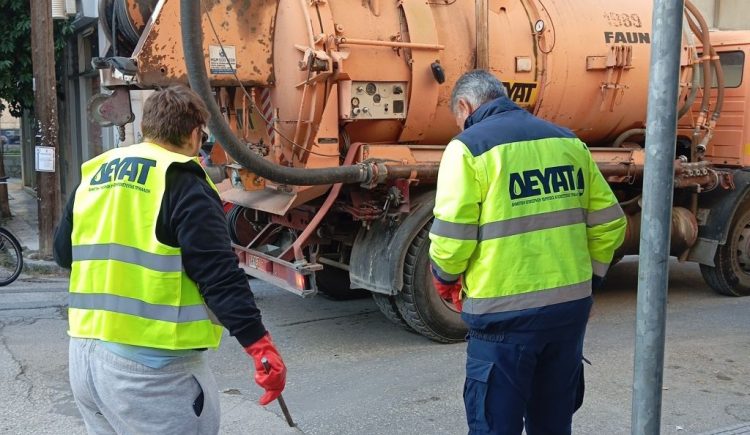Συνεχής καθαρισμός φρεατίων από τη ΔΕΥΑΤ – 1.786 σε 60 ημέρες