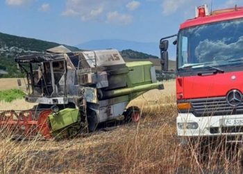 Συναγερμός στην Πυροσβεστική για φωτιά σε θεριζοαλωνιστική μηχανή έξω από τη Λάρισα