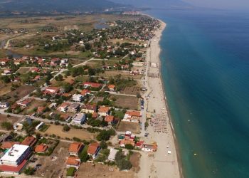 Πωλούνται παραθαλάσσια οικόπεδα στο Καστρί-Λουτρό & Μεσάγγαλα