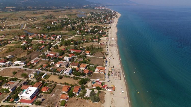 Πωλούνται παραθαλάσσια οικόπεδα στο Καστρί-Λουτρό & Μεσάγγαλα