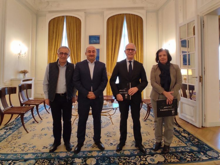 Με τον Έλληνα Πρέσβη στο Παρίσι συναντήθηκε ο Σακκάς