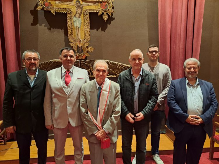 Ο Άρχοντας Μουσικοδιδασκαλος Θεοδωρος Βασιλικός τιμήθηκε απο το Σωματείο Ιεροψαλτών Τρικάλων