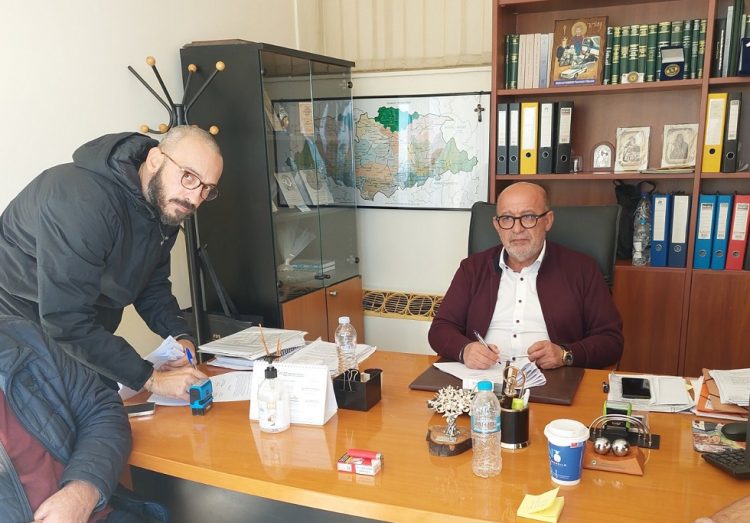 Υπεγράφησαν οι συμβάσεις για την αποκατάσταση αγροτικών οδών και τον καθαρισμό αποστραγγιστικών αυλάκων και καναλιών