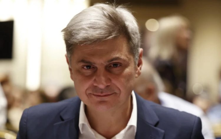 Νίκος Φαραντούρης: Επίθεση στον Στέφανο Κασσελάκη – «Στο καλό»