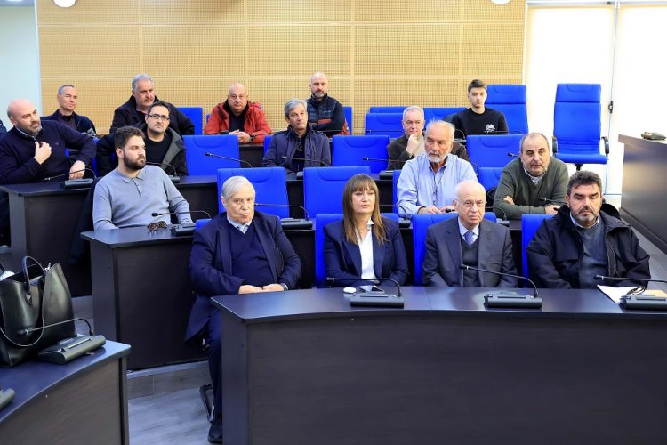 Εκπρόσωποι εργοληπτικών οργανώσεων ζήτησαν στήριξη μετά τον αποκλεισμό τους από την κυβέρνηση στα έργα αποκατάστασης στη Θεσσαλία