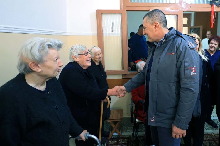 Επίσκεψη Κουρέτα σε δομές υγείας και πρόνοιας στα Τρίκαλα