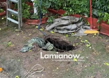Άνοιξε η γη και κατάπιε ηλικιωμένη – Υποχώρησε παλιός βόθρος