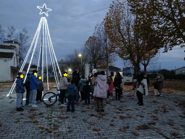 Φωταγωγήθηκε το Χριστουγεννιάτικο δέντρο στην Φανερωμένη