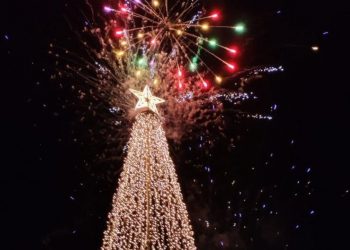 Ανάβει το χριστουγεννιάτικο δέντρο στην Φαρκαδόνα με συναυλία και πολλές εκπλήξεις