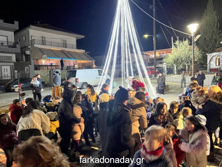 Το Γριζάνο καλωσόρισε τα Χριστούγεννα με την φωταγώγηση του χριστουγεννιάτικου δέντρου!