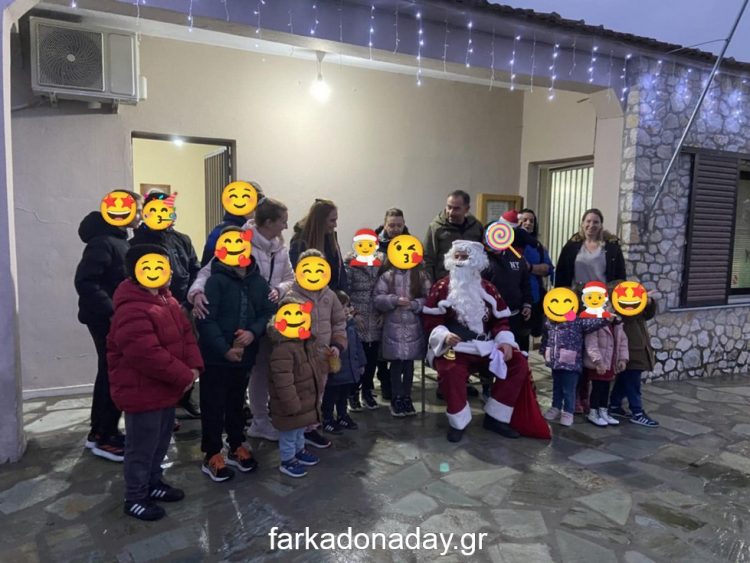 Φωταγωγήθηκε το χριστουγεννιάτικο δέντρο στη Νομή