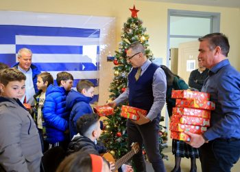 Μια γιορτινή και ζεστή ατμόσφαιρα δημιουργήθηκε σήμερα στην Περιφέρεια Θεσσαλίας