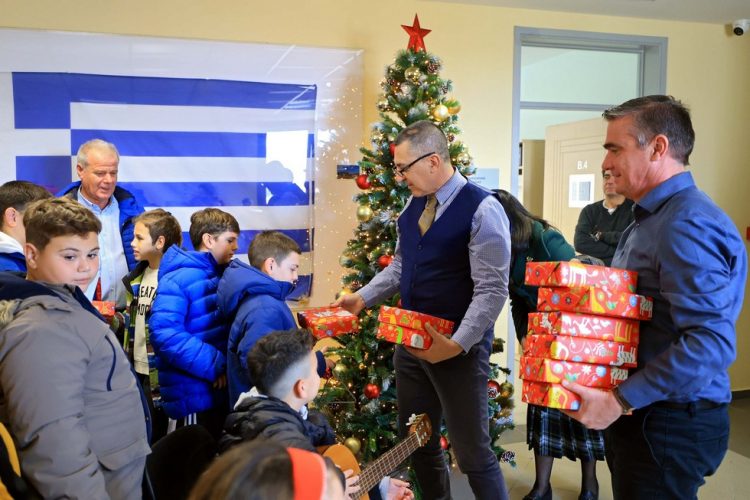 Μια γιορτινή και ζεστή ατμόσφαιρα δημιουργήθηκε σήμερα στην Περιφέρεια Θεσσαλίας