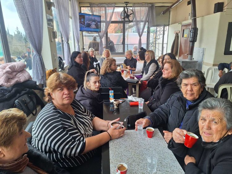 Ευχάριστη ατμόσφαιρα στην κοπή της πρωτοχρονιάτικης πίτας της Κοινότητας Διασέλλου