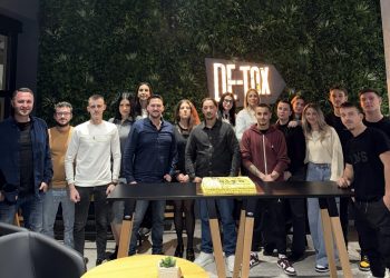 Το De-Tox  έκοψε την βασιλόπιτα του σε ευχάριστο και ομαδικό κλίμα!