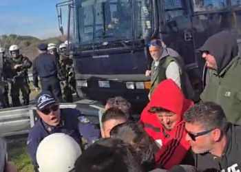 Ένταση και χημικά κατά των αγροτών στην Καρδίτσα (βίντεο)
