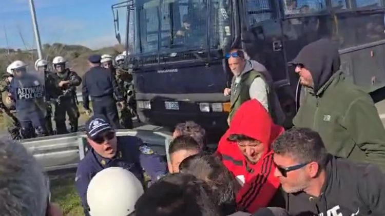 Ένταση και χημικά κατά των αγροτών στην Καρδίτσα (βίντεο)