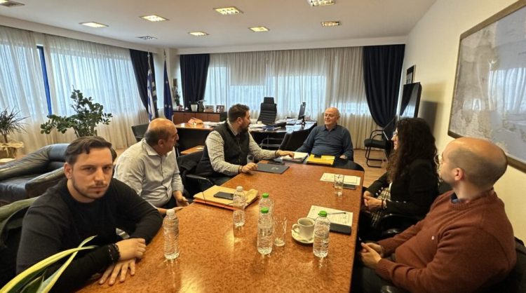 Σε άστεγες οικογένειες παραχωρούνται 8 διαμερίσματα στη Φαρκαδόνα