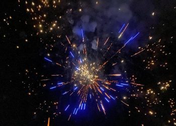 Με πυροτεχνήματα υποδέχθηκαν οι Φαρκαδονίτες  το 2025