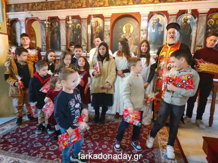 Πρωτοχρονιάτικη Θεία Λειτουργία, Δοξολογία για το νέο έτος και κοπή αγιοβασιλειόπιτας στην Φαρκαδόνα