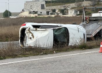 Τρελή πορεία αυτοκινήτου στο ύψος του Animus: Κατέληξε «τουμπαρισμένο» – Ένα άτομο στο νοσοκομείο