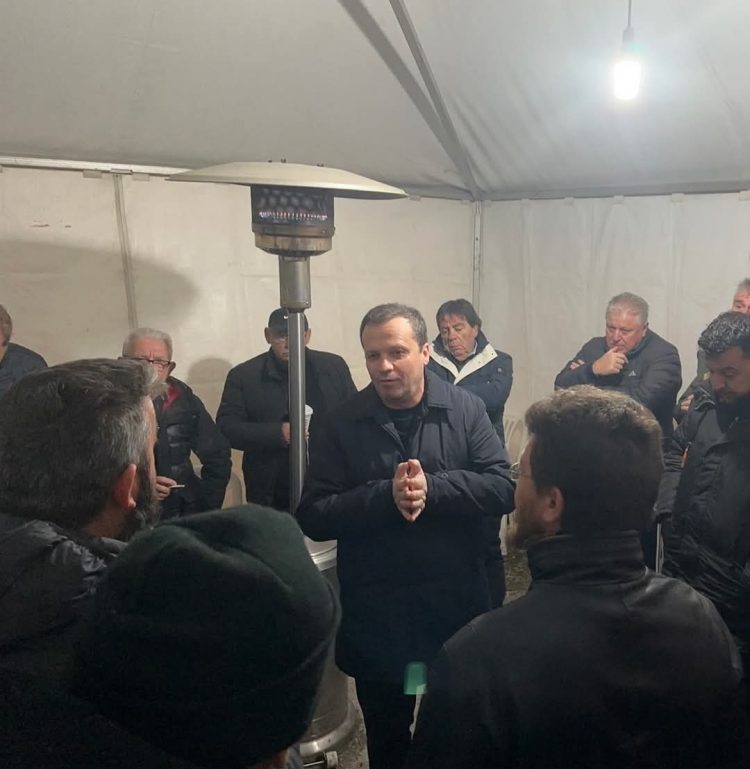 Στο μπλόκο των αγροτών ο Λιούτας