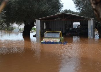 Απίστευτες εικόνες από το πέρασμα της κακοκαιρίας στην Κεφαλονιά -Πλημμύρισαν σπίτια και καλλιέργειες (βίντεο)
