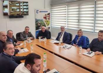 Σύσκεψη διοίκησης Επιμελητηρίου Τρικάλων με τον Γιάννη Μπρατάκο πρόεδρο του ΕΒΕΑ