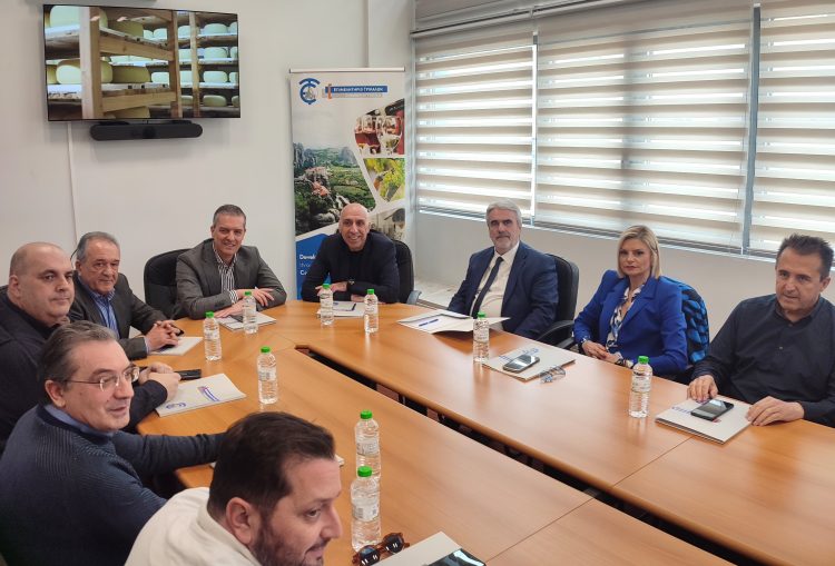 Σύσκεψη διοίκησης Επιμελητηρίου Τρικάλων με τον Γιάννη Μπρατάκο πρόεδρο του ΕΒΕΑ