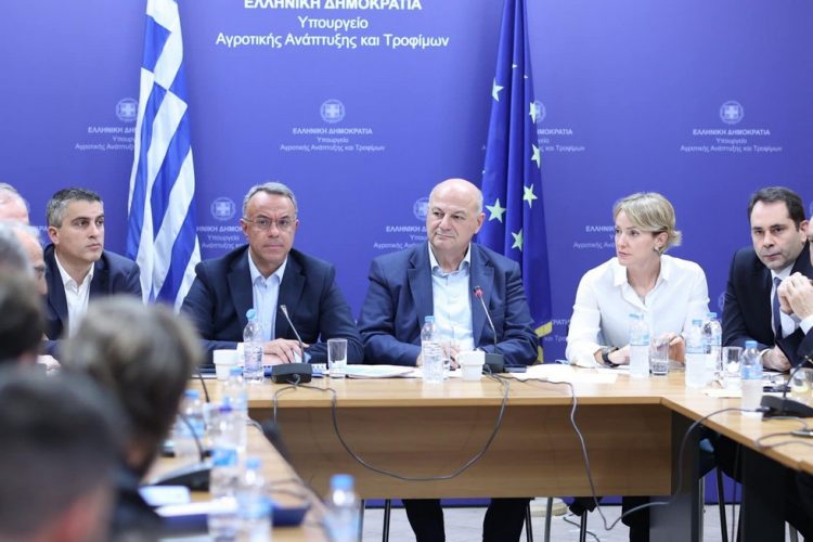 Μέτρα για τη στήριξη της αγροτικής παραγωγής, μετά από 4ωρη σύσκεψη κυβερνητικού κλιμακίου με τους εκπροσώπους της Πανελλαδικής των μπλόκων