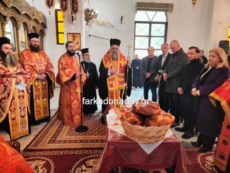 Πλήθος πιστών στον Πανηγυρικό Εσπερινό του Αγίου Χαραλάμπους στο Κεραμίδι