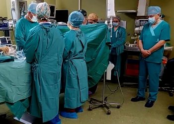 Σπαρακτικό: Ενός λεπτού σιγή για τον μικρό Άγγελο από τους γιατρούς