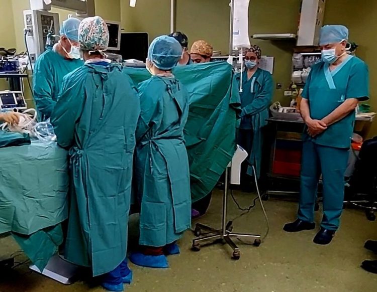 Σπαρακτικό: Ενός λεπτού σιγή για τον μικρό Άγγελο από τους γιατρούς