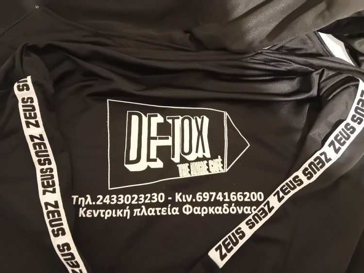 Χορηγία φορμών αποστολής στην ποδοσφαιρική ομάδα του Βλοχού από το De-Tox