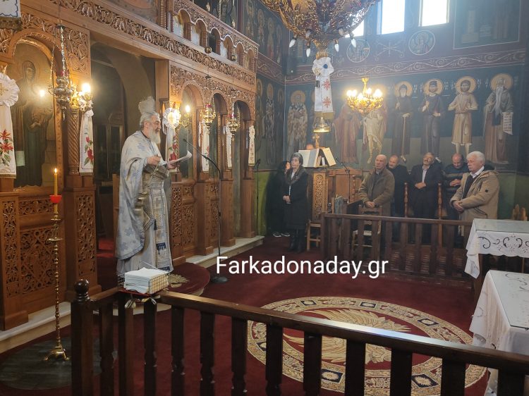 Επιμνημόσυνη δέηση για τα θύματα της τραγωδίας των Τεμπών στον Πετρόπορο