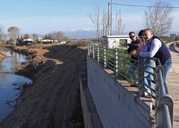 Η Περιφέρεια  γνωστοποιεί πως συνεχίζονται οι εργασίες καθαρισμού του Πηνειού Ποταμού