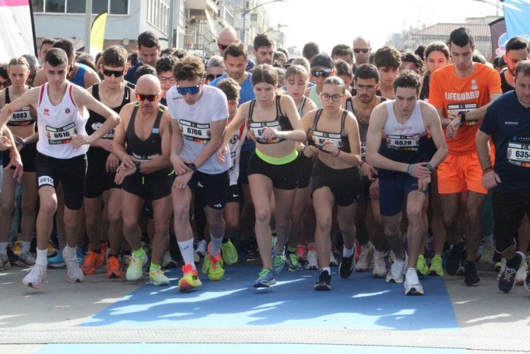 Γιορτή αθλητισμού στα Τρίκαλα με χιλιάδες συμμετοχές στους αγώνες του 16ου Ημιμαραθώνιου “Θανάσης Σταμόπουλος”
