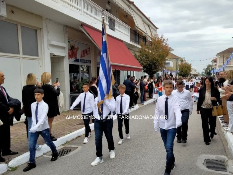 Μαθητική Παρέλαση 25ης Μαρτίου: Γέμισε νιάτα το κέντρο της Οιχαλίας