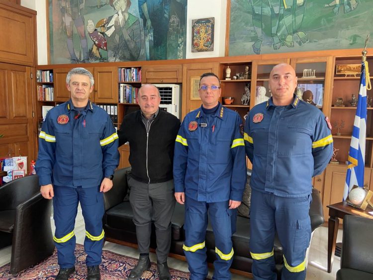 Εθιμοτυπική επίσκεψη Υποστράτηγου συντονιστή επιχειρήσεων της Πυροσβεστικής στον Δήμαρχο Τρικκαίων