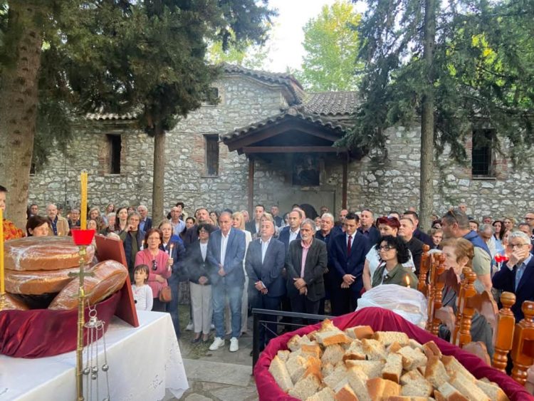 Ο Άγιος Γεώργιος ένωσε πολίτες και Αρχές στα Τρίκαλα